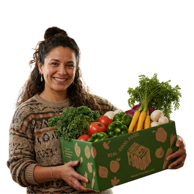 Lady holding Foodbox-400px