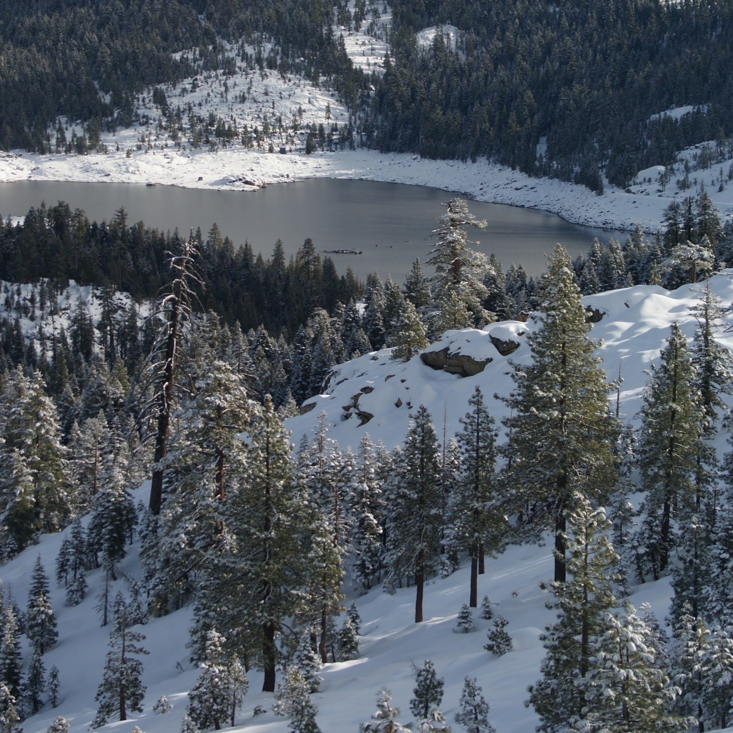 amador-county-snowy-sierra-nevada-lake