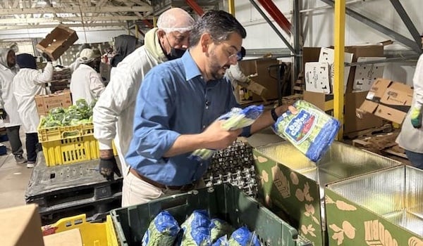 Rep. Raul Ruiz jumps in to help pack produce at SunTerra facility in Brawley, CA