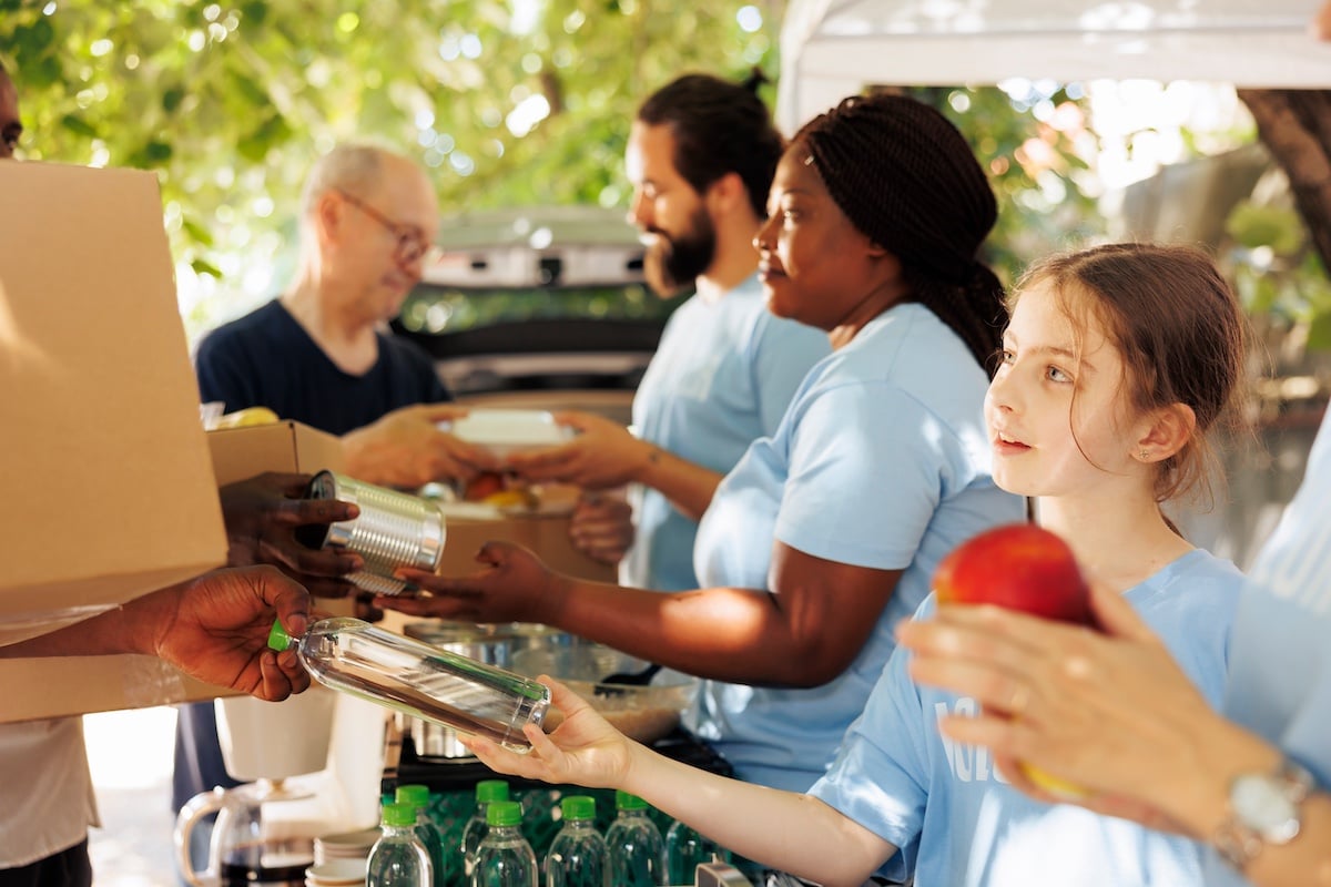 community-volunteers-food-line-small